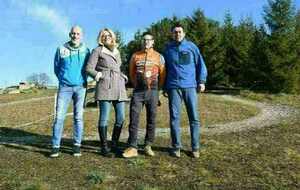 Photo du président du club Edouard avec la maire de Montbard Laurence Porte et les co-présidents de l'OMS Eric kerhoas et Alexandre Porte
